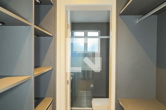 Closet da suíte de casa à venda com 3 quartos, 220m² em Cidade Monções, São Paulo