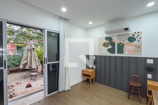 Suíte de casa à venda com 3 quartos, 220m² em Cidade Monções, São Paulo