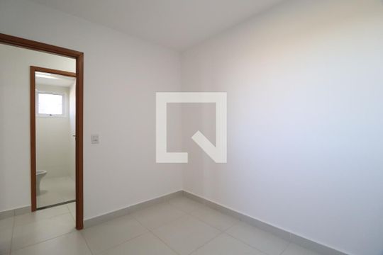 Quarto 1 de apartamento para alugar com 2 quartos, 52m² em Jardim Botânico, Uberlândia