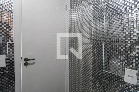 Banheiro de kitnet/studio à venda com 1 quarto, 20m² em Vila Santa Clara, São Paulo