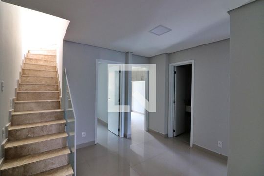 Sala de casa de condomínio à venda com 3 quartos, 106m² em Nova Petrópolis, São Bernardo do Campo