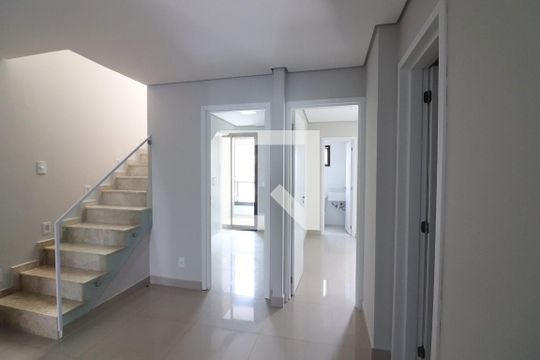Sala de casa de condomínio à venda com 3 quartos, 106m² em Nova Petrópolis, São Bernardo do Campo
