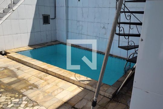 Área Externa de casa para alugar com 3 quartos, 90m² em Jardim Carioca, Rio de Janeiro
