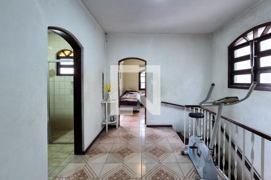 Corredor de casa à venda com 3 quartos, 230m² em Vila Vianas, São Bernardo do Campo