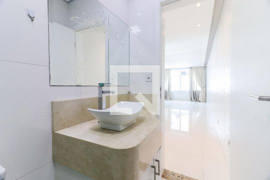 Banheiro Social de casa à venda com 3 quartos, 400m² em Vila Gomes, São Paulo