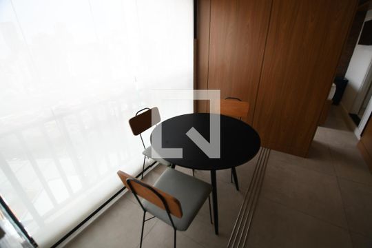 Cozinha de apartamento para alugar com 1 quarto, 50m² em Cambuí, Campinas