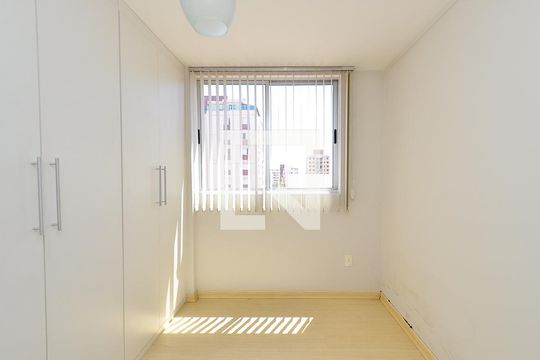Suite de apartamento à venda com 2 quartos, 60m² em Sagrada Família, Belo Horizonte