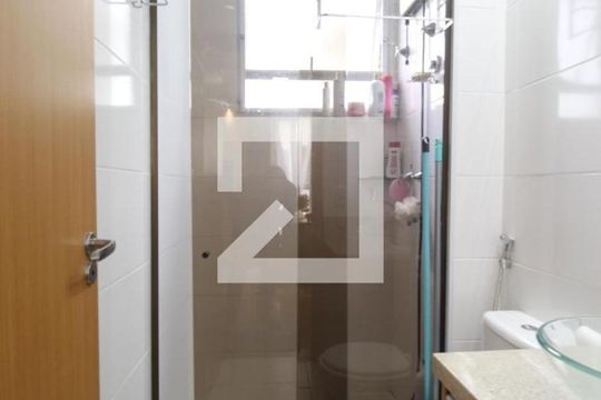 Banheiro de apartamento à venda com 2 quartos, 48m² em Morro Santana, Porto Alegre