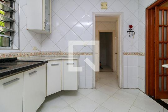 Cozinha de casa à venda com 4 quartos, 191m² em Jardim São Luís, São Paulo
