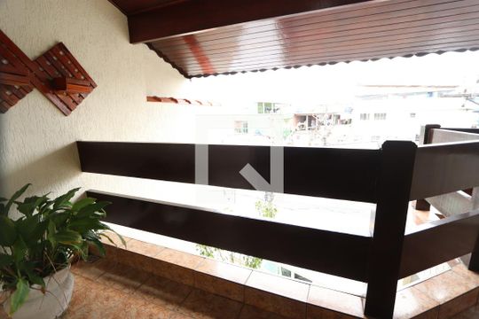 Área de Serviço 1 de casa para alugar com 4 quartos, 250m² em Vila Bancaria, São Paulo