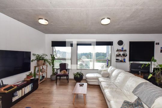 Sala de apartamento para alugar com 1 quarto, 70m² em Panamby, São Paulo