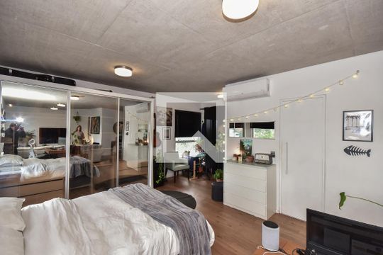 Suíte de apartamento para alugar com 1 quarto, 70m² em Panamby, São Paulo