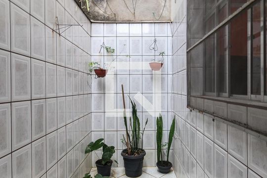Área externa de casa à venda com 2 quartos, 88m² em Vila Carmosina, São Paulo