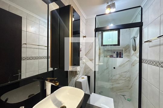 Banheiro de apartamento à venda com 1 quarto, 42m² em Vila Rosa, Novo Hamburgo