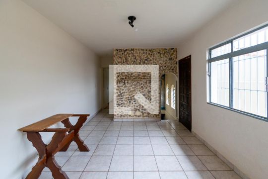 Sala de casa à venda com 4 quartos, 200m² em Conjunto Residencial Jardim Canaa, São Paulo
