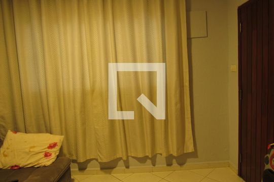Sala de casa à venda com 2 quartos, 150m² em Jardim das Flores, Osasco