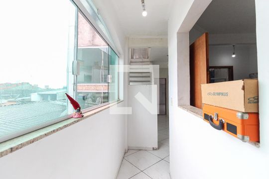 Corredor de casa para alugar com 3 quartos, 105m² em Parque Savoy City, São Paulo