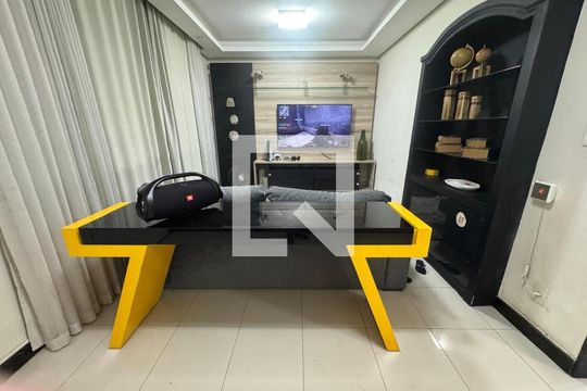 Sala de casa à venda com 4 quartos, 360m² em Planalto, Belo Horizonte