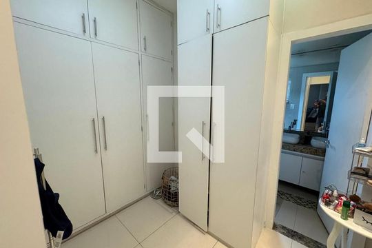 Suíte de casa à venda com 4 quartos, 360m² em Planalto, Belo Horizonte