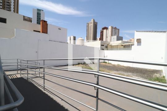 Quintal de casa para alugar com 3 quartos, 107m² em Centro, Uberlândia