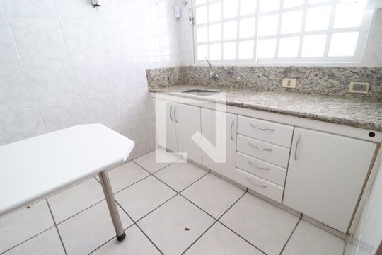 Cozinha de casa para alugar com 3 quartos, 107m² em Centro, Uberlândia