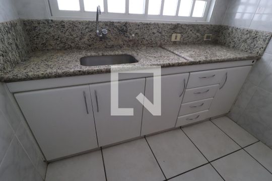 Cozinha de casa para alugar com 3 quartos, 107m² em Centro, Uberlândia