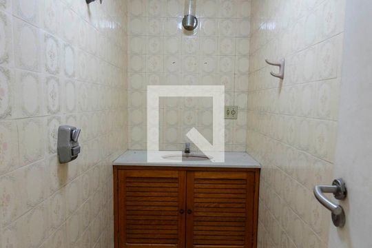 Lavabo de apartamento para alugar com 4 quartos, 140m² em Grajaú, Rio de Janeiro