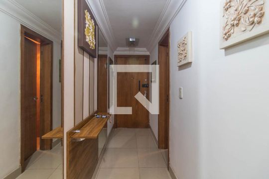 Corredor de apartamento à venda com 3 quartos, 142m² em Menino Deus, Porto Alegre