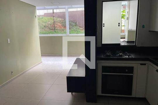 Cozinha de apartamento para alugar com 2 quartos, 70m² em Piqueri, São Paulo