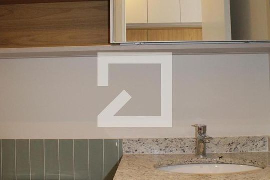 Banheiro de kitnet/studio para alugar com 1 quarto, 21m² em Santa Efigênia, São Paulo
