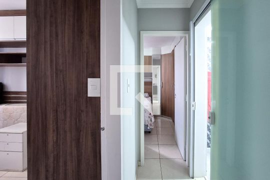 Corredor de apartamento à venda com 2 quartos, 48m² em Bairro dos Casa, São Bernardo do Campo