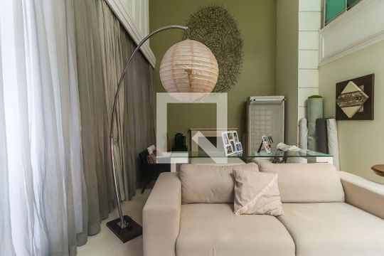 Sala de casa para alugar com 5 quartos, 1004m² em Conjunto Alvorada, Poá