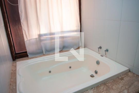 Banheiro da Suíte 3 de casa à venda com 5 quartos, 500m² em Parque do Engenho, Nova Lima