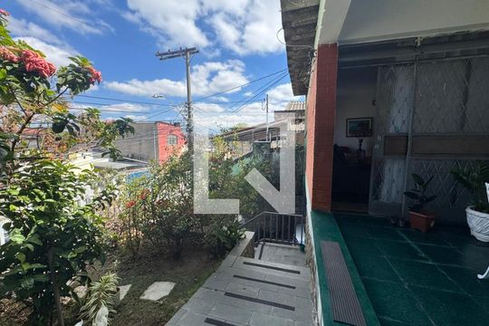 Varanda de casa à venda com 3 quartos, 209m² em Santo Andre, Belo Horizonte