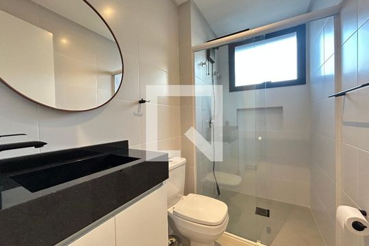 Banheiro Suíte  de apartamento para alugar com 1 quarto, 63m² em Centro, Florianópolis