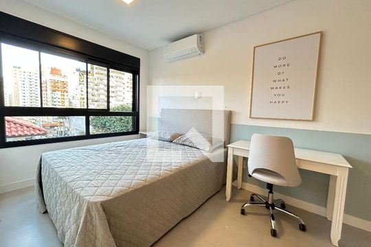 Suíte  de apartamento para alugar com 1 quarto, 63m² em Centro, Florianópolis