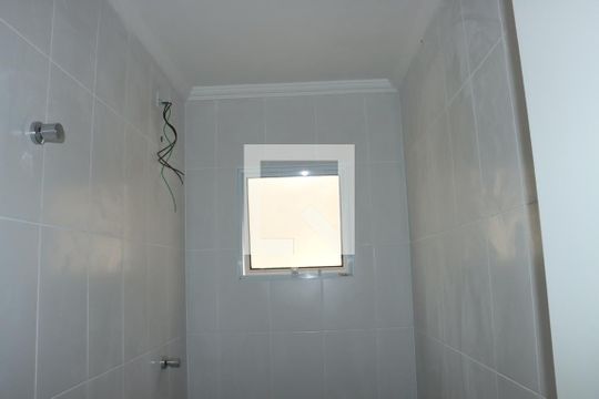 Banheiro 2 de casa de condomínio para alugar com 2 quartos, 80m² em Chácara Ondas Verdes, Cotia