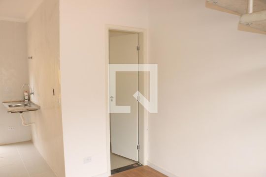 Sala de casa de condomínio para alugar com 2 quartos, 80m² em Chácara Ondas Verdes, Cotia