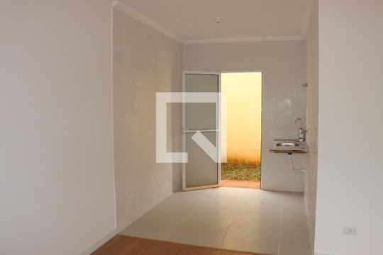 Sala de casa de condomínio para alugar com 2 quartos, 80m² em Chácara Ondas Verdes, Cotia
