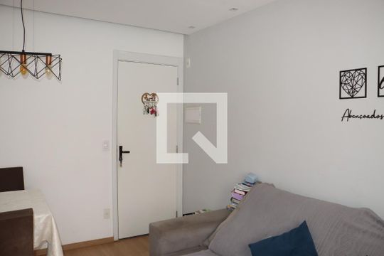 Sala de apartamento para alugar com 2 quartos, 45m² em Petrópolis, Cotia