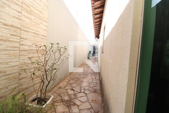 Jardim de casa para alugar com 3 quartos, 280m² em Presidente Roosevelt, Uberlândia