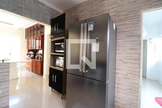 Cozinha de casa para alugar com 3 quartos, 280m² em Presidente Roosevelt, Uberlândia