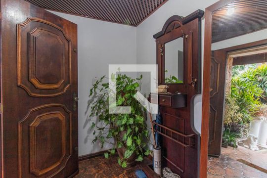Entrada de casa à venda com 2 quartos, 412m² em Vila Nova, Porto Alegre