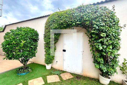 Quintal de casa à venda com 4 quartos, 427m² em Vila Galvão, Guarulhos