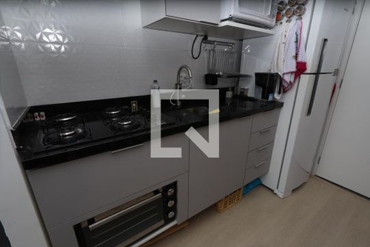 Cozinha de apartamento à venda com 2 quartos, 32m² em Vila Santa Clara, São Paulo