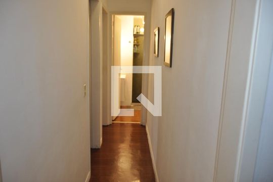 Corredor  de apartamento à venda com 2 quartos, 45m² em Lins de Vasconcelos, Rio de Janeiro
