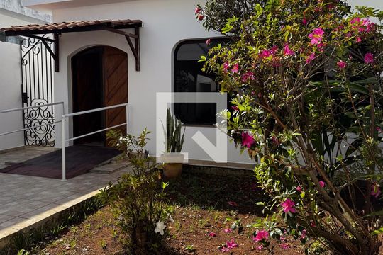 Entrada de casa à venda com 5 quartos, 320m² em Vila Santa Teresa, Santo André