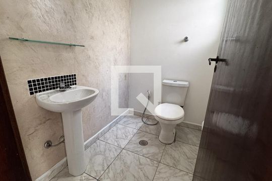 Banheiro de casa à venda com 5 quartos, 320m² em Vila Santa Teresa, Santo André