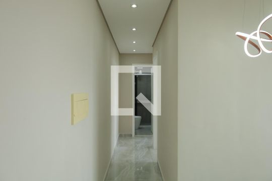 Corredor de apartamento para alugar com 2 quartos, 43m² em Vila Princesa Isabel, São Paulo