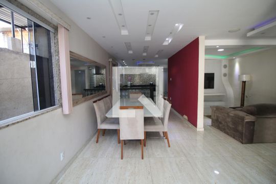Sala de Jantar de casa à venda com 4 quartos, 600m² em Vigário Geral, Rio de Janeiro